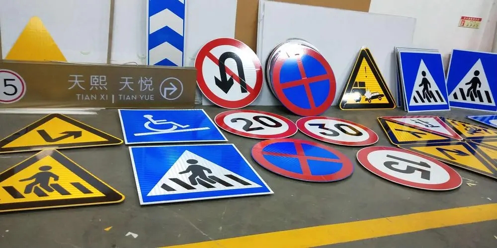 四川广告安装交通指示牌怎么选？