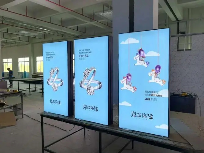 成都广告公司户外广告灯箱定做选什么材料？