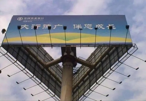 四川广告午夜性爱网址浅谈滚动灯箱投放广告优势